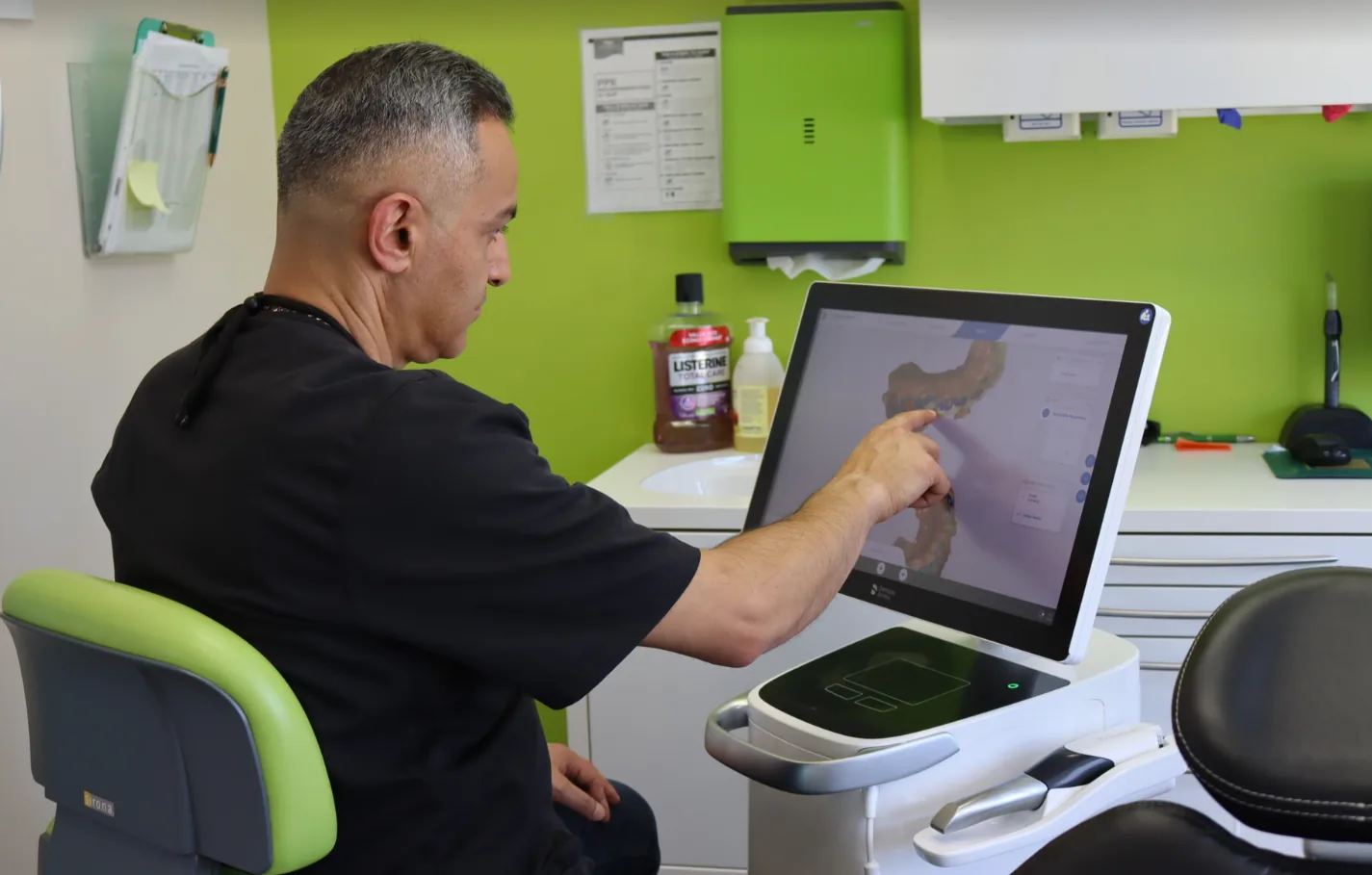 Emergency Dentist in Hamilton: What To Do If You Have Severe Tooth Pain
